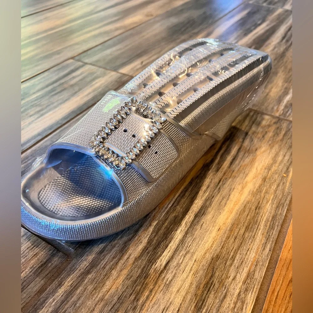 Sandals - Picture 1 of 4